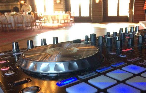 DJ and Dance Floor Placement at your Event - SE Events