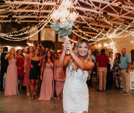 bouquet toss wedding