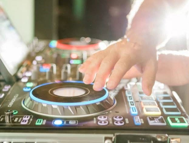 dj turntable